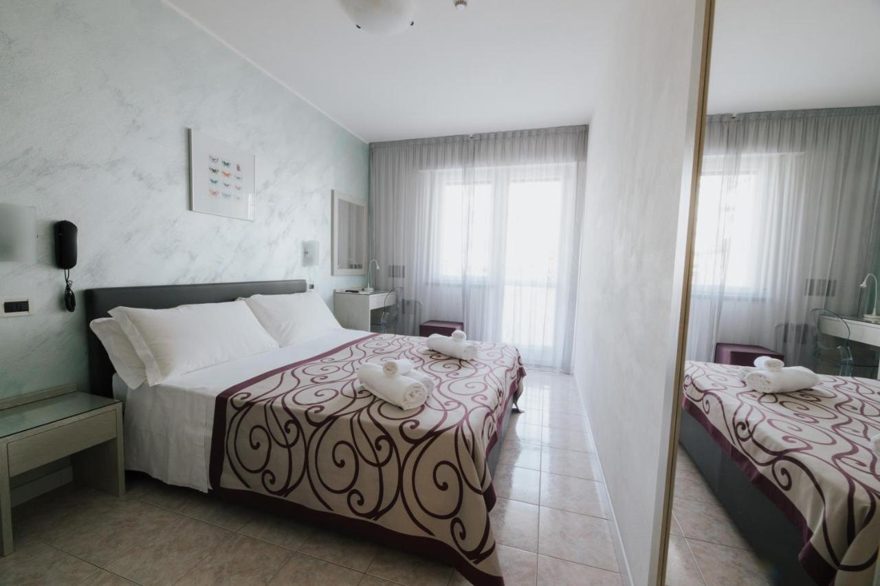 Hotel Gloria Lignano Sabbiadoro Zewnętrze zdjęcie